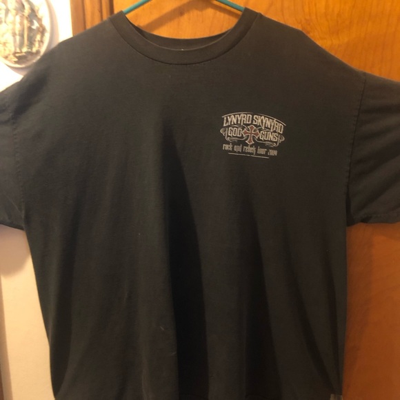 Genuine Lynyrd Skynyrd Shirt Concert Tee - Picture 2 of 2